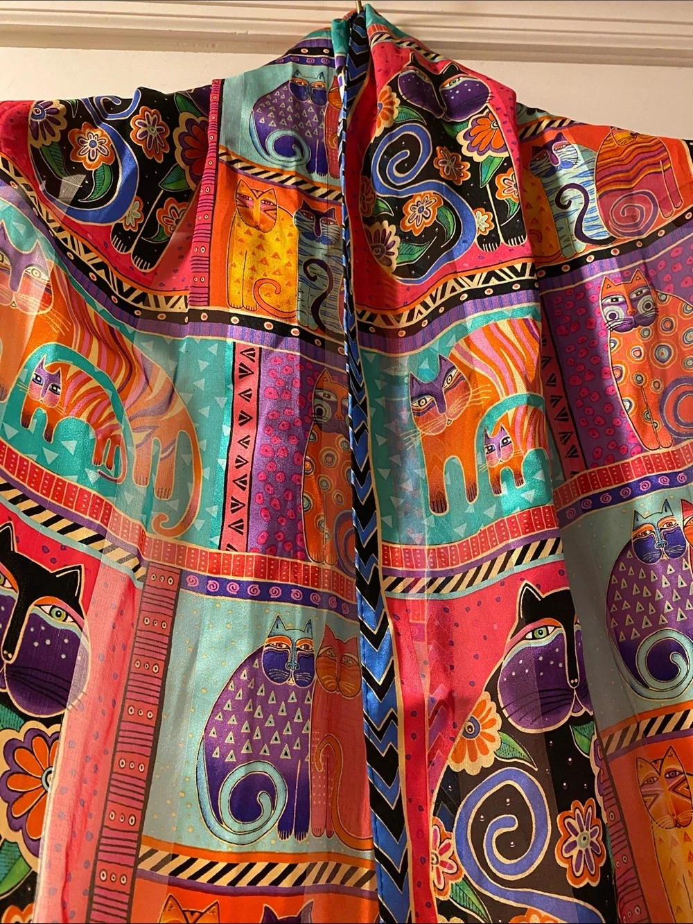 💯 Silk Beautiful Cat Print Fringe Scarf NWOT